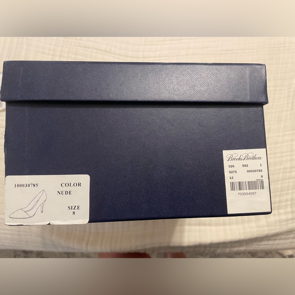Brooks Brothers nude pumps. Size 8 - Picture 4 of 4
